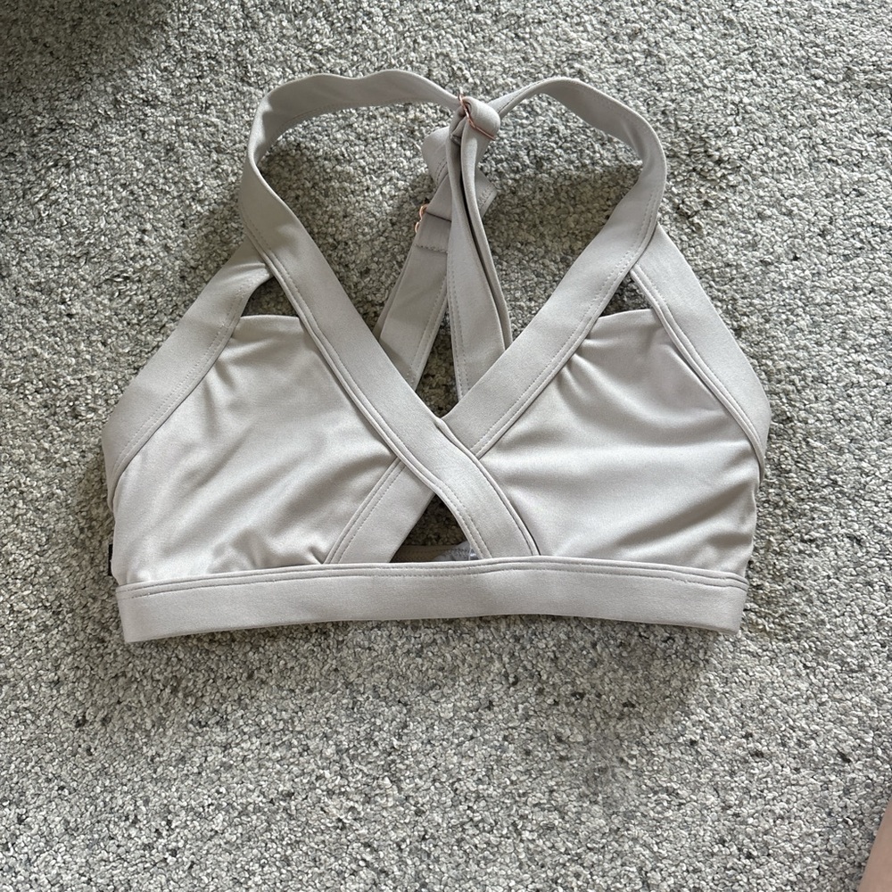 L'URV Light Gray Cross-Back Sports Bra